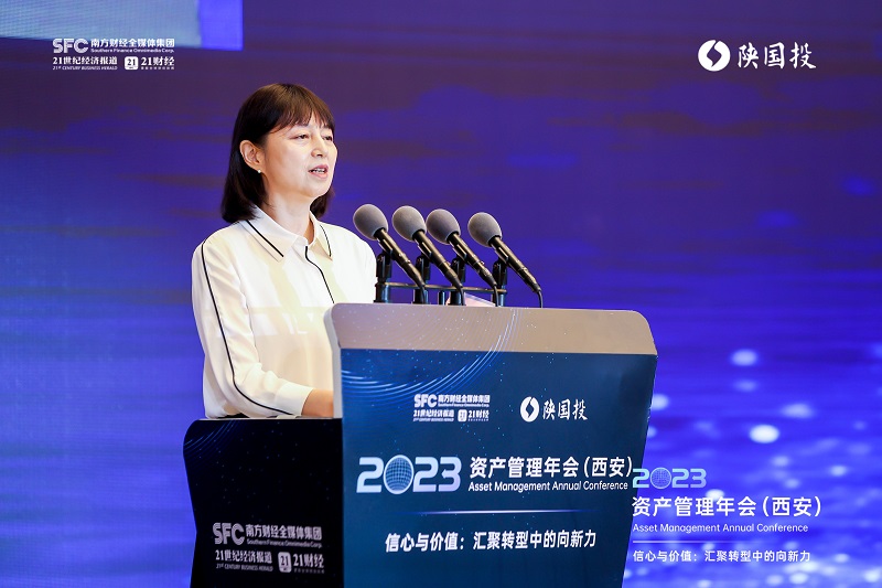 图9 鸿运国际党委副书记、监事长叶瑛先容鸿运国际丝路金融信托研究院.jpg